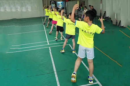 无锡中小学飞速羽毛球培训公司