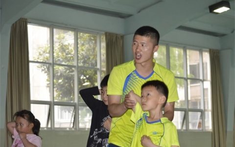 飞速羽毛球培训班分享孩子练习跑位也是打好羽毛球的关键