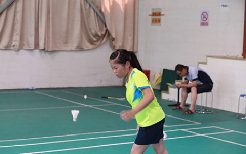在北京中小学飞速羽毛球培训手段上说高球吊球以及杀球是在本质上没有任何区别的